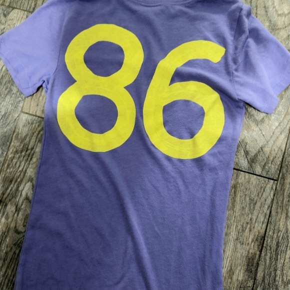 VSPINK Fitted Tee XS & TTS! Euc - Picture 2 of 4